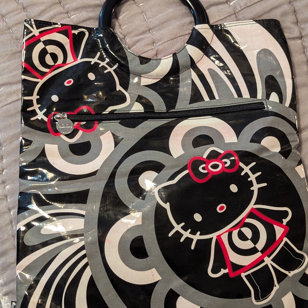 Hello Kitty MAC 2010 collaborative handbag collector item